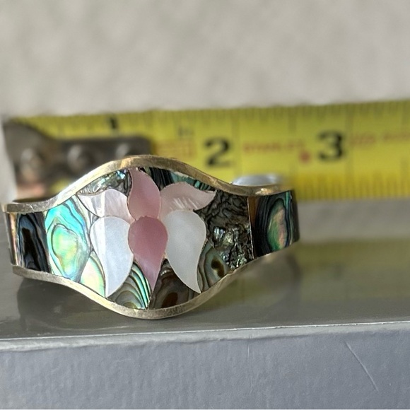 Vintage Mother-of-Pearl Flower Inlaid with Abalone on Cuff Bracelet - Picture 5 of 5